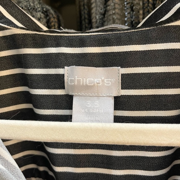 Chico’s partial button down no iron shirt with cute button detail on the back - Picture 3 of 5